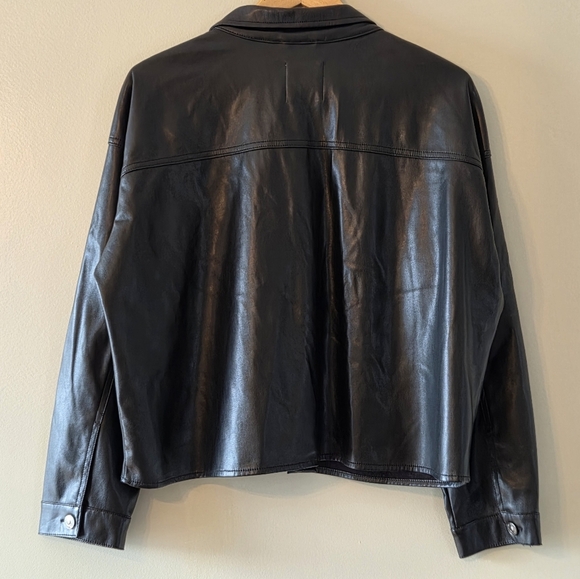 Zara Women's Faux Leather Oversize Cropped Button Down Shirt Black Size Large - Picture 10 of 12